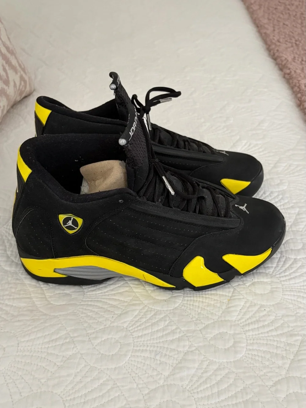 Jordan Men's Black and Yellow Retro Sneakers